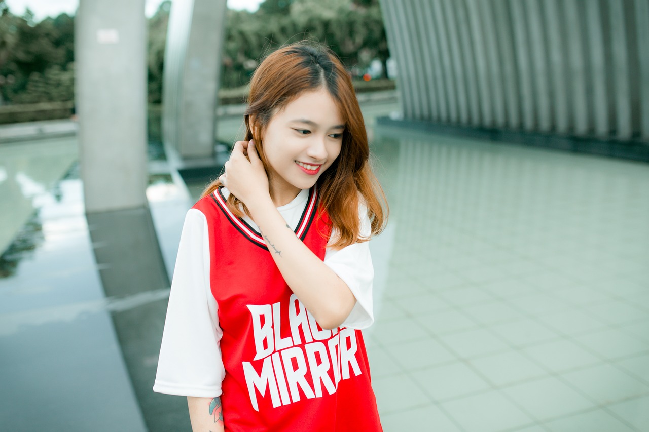 明星羽绒服街拍，时尚潮流的展现与魅力展现